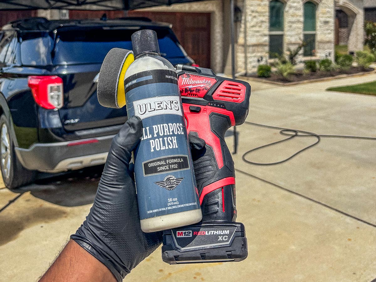 ulens auto polish in hand